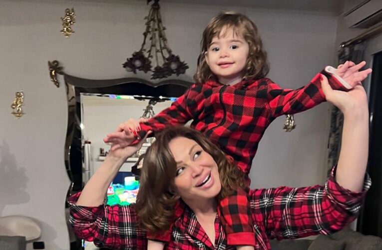 إلهام شاهين تعيش الطفولة مع “آخر العنقود” في عائلتها