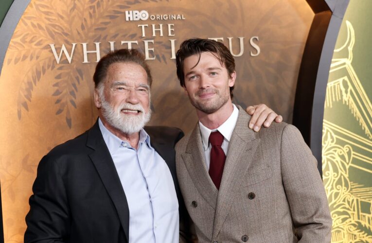 أرنولد شوارزنيغر يعلق على مشهد عري لابنه بمسلسل “اللوتس الأبيض”