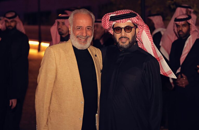 تركي آل الشيخ بصورة مع أيمن زيدان.. وهذا ما طلبه