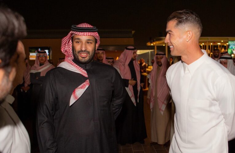 السعودية.. لقطة بين رونالدو ومحمد بن سلمان تشعل تفاعلاً