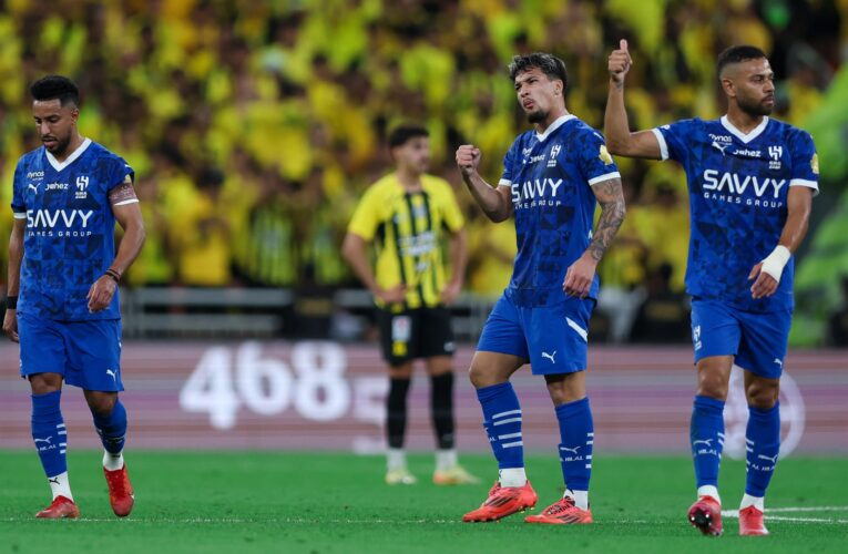 ماذا فعل لاعبو الهلال بعد الخسارة من الاتحاد في “الكلاسيكو السعودي”؟