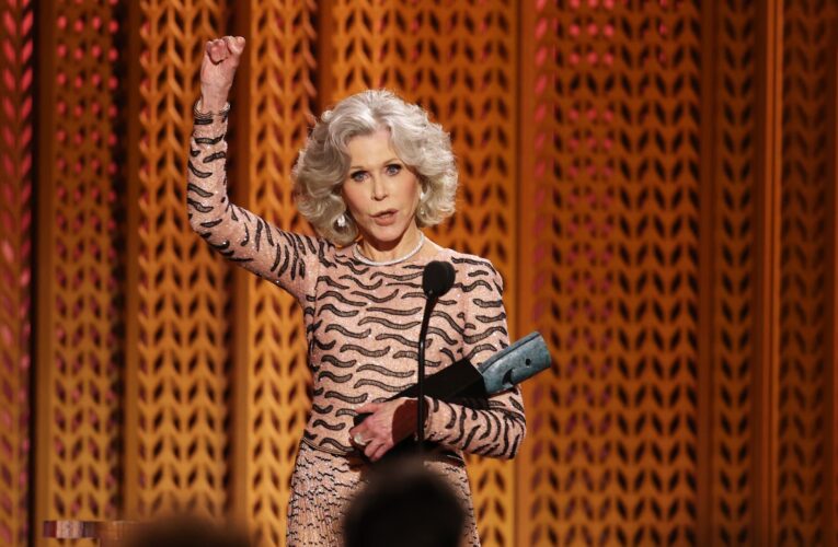 كرّمت بـ “جائزة الإنجاز مدى الحياة”.. جين فوندا تلقي خطابا سياسيا مشحونا في حفل SAG Awards
