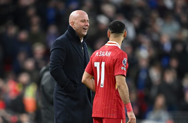 مدرب ليفربول يحدد ما يحتاجه محمد صلاح للفوز بالكرة الذهبية.. إليك ما قاله