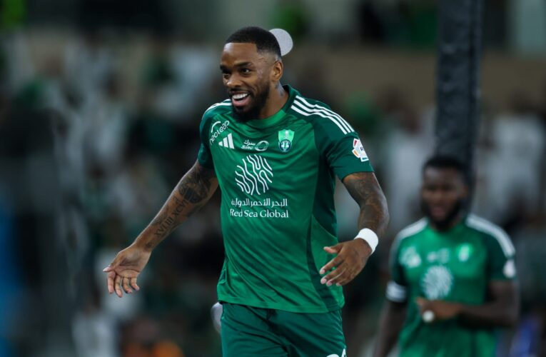 تصرف قام به إيفان توني بعد مباراة الأهلي والهلال يثير تفاعلاً