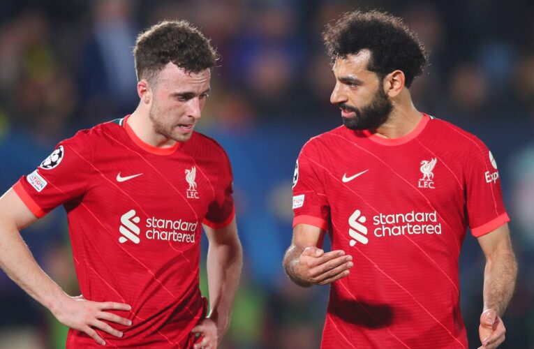 كيف يساعد صلاح زملاءه في ليفربول داخل الملعب؟ ديوغو جوتا يجيب