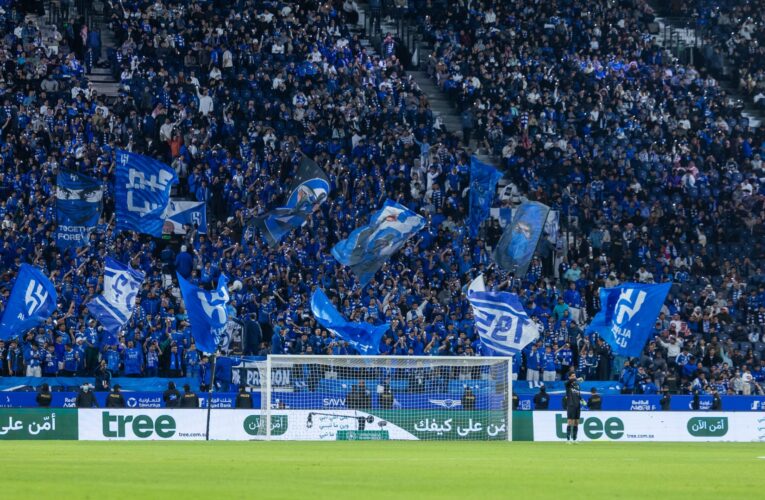 ماذا فعل جمهور الهلال مع حافلة الفريق عند وصولها ملعب المملكة أرينا؟