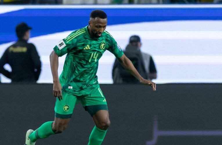 تداول فيديو لما فعله لاعبو السعودية بعد إصابة زميلهم حسن كادش بمباراة الصين