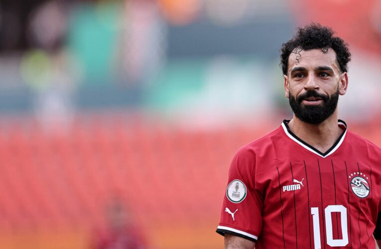 لقطة بين محمد صلاح وحسام حسن بعد مباراة مصر وإثيوبيا تخطف الأنظار