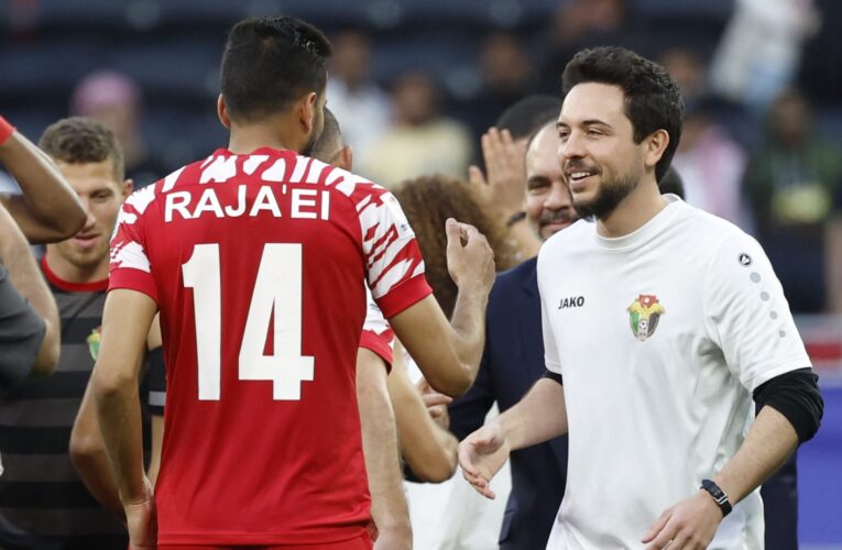 بجملة واحدة.. الأمير الحسين يعلق على لقطة سجود لاعبي الأردن بعد هدفهم بمرمى كوريا