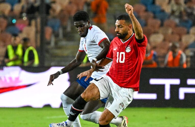 ماذا فعل لاعبو منتخب سيراليون مع محمد صلاح بعد مباراة مصر؟