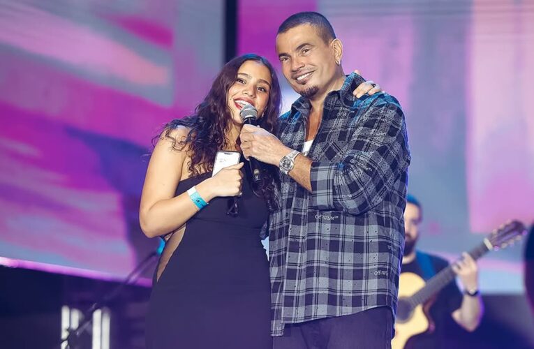 “خدِت الموهبة”.. عمرو دياب يقدم ابنته جانا على المسرح في أبوظبي