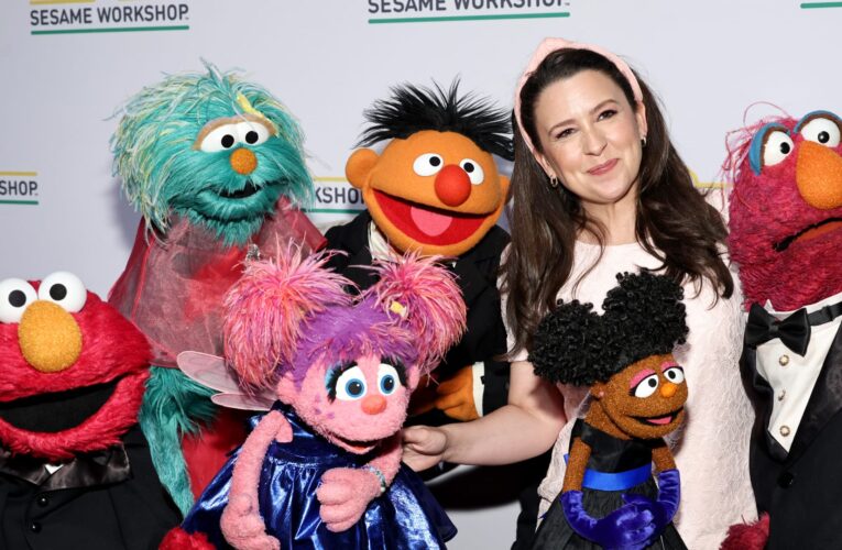 نجمة يوتيوب السيدة راشيل تستقبل مولودتها عبر أم بديلة