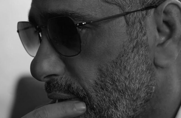 عن “الوجع والحرمان والتخلي”.. فضل شاكر يبكي في إعلان عن وثائقي مرتقب يروي سيرته