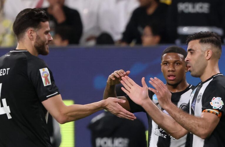 الدوري السعودي.. مشادة بين حمد الله وزميله في فريق الشباب لهذا السبب