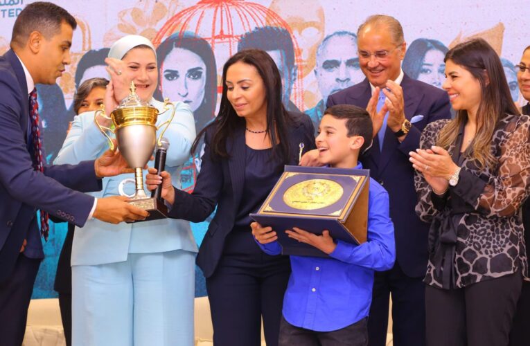 مصر.. وزارة التضامن الاجتماعي تكرّم فريق مسلسل “لام شمسية”