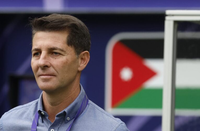 ما سبب فسخ عقد المدرب خيسوس كاساس مع منتخب العراق؟