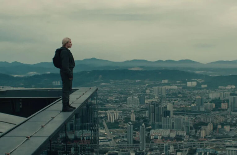 فلورنس بيو تُلح على السماح لها بقفزة جريئة في فيلم “Thunderbolts”