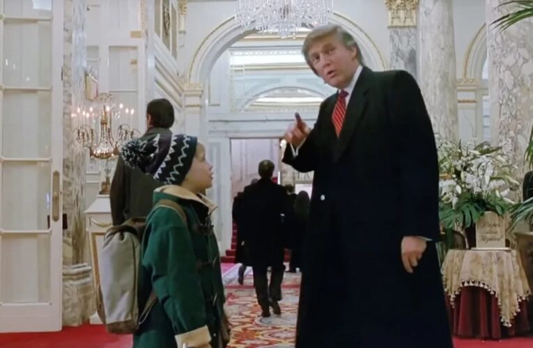 تمنّى “لو اختفى”.. مخرج “Home Alone 2” يعلق مجددًا على ظهور ترامب في الفيلم