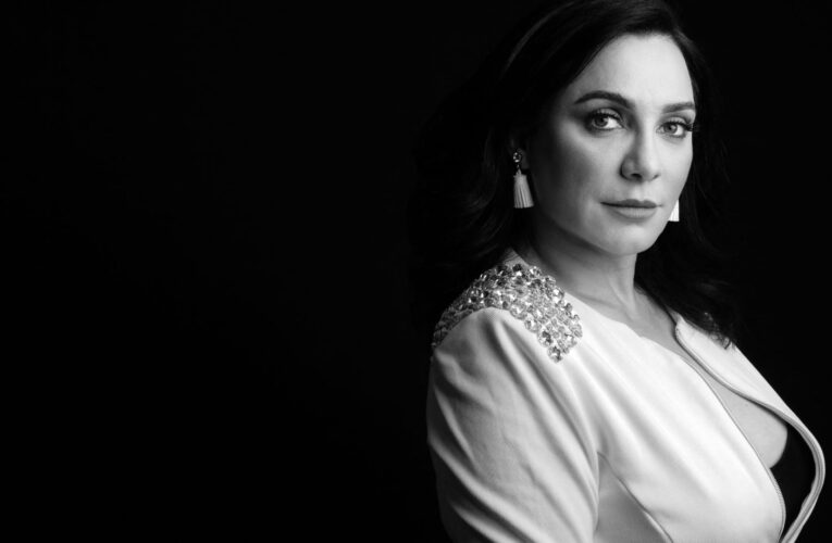 شطب قيد سلاف فواخرجي من نقابة الفنانين في سوريا لـ”إصرارها على إنكار الجرائم الأسدية”