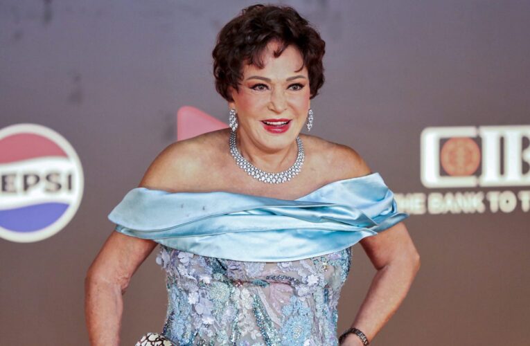 بباقة ضخمة من البصل وسمكة “فسيخ”.. لبلبة تشارك متابعيها احتفالها بعيد “شم النسيم”