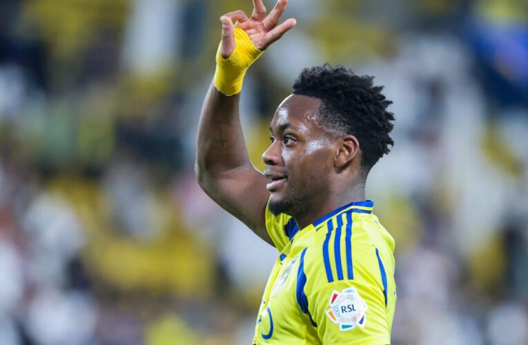 السعودية.. تصرف من جون دوران بمباراة ضمك يُثير غضب جماهير النصر