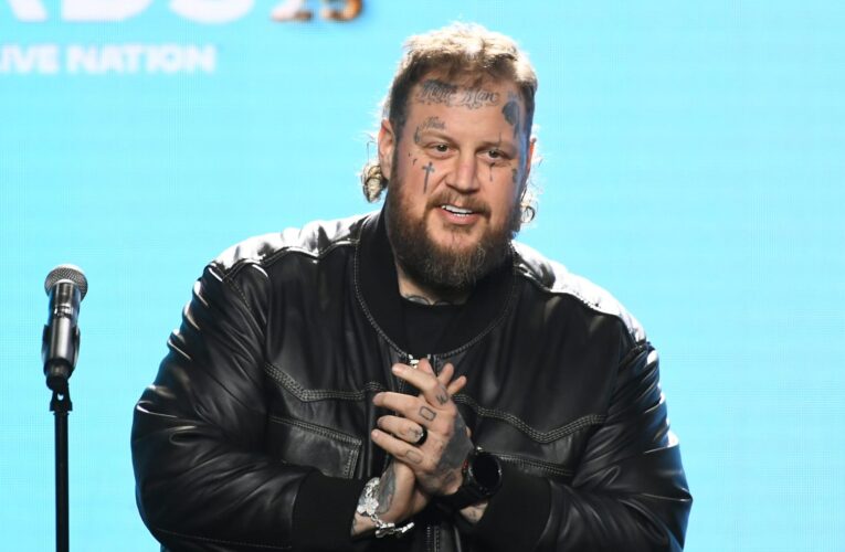 يرغب بنشر رسالته في “الخلاص” حول العالم.. توصية بالعفو عن نجم موسيقى الريف جيلي رول