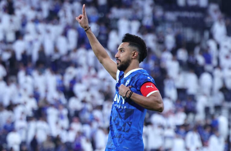 السعودية.. لقطة لسالم الدوسري وجماهير الهلال بمباراة غوانغجو تشعل تفاعلاً