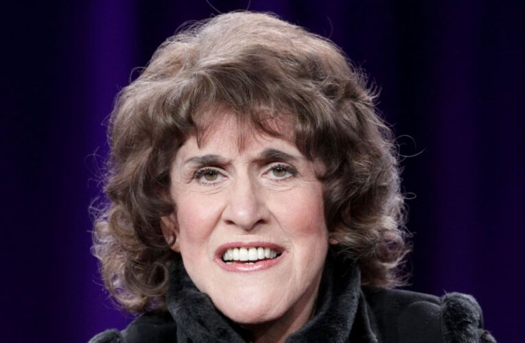 وفاة روث بوزي نجمة برنامج “شارع سمسم” عن عمر يناهز 88 عاما