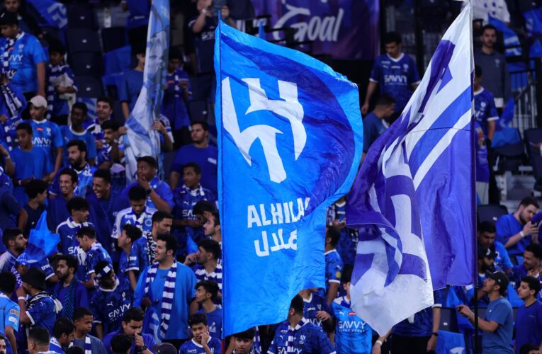 أمير سعودي يثير تفاعلاً.. هذا ما قاله عن انتقاد الجماهير لرئيس فريق الهلال