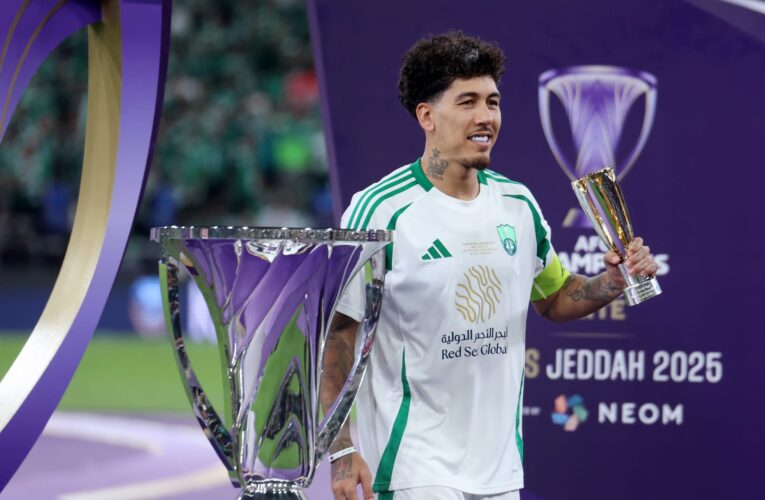 من اللاعبين الفائزين بالجوائز الفردية في دوري أبطال آسيا للنخبة؟