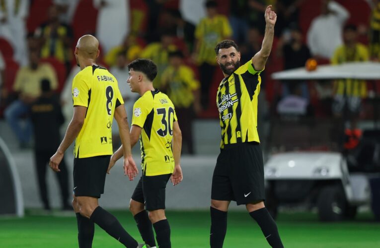 كم نقطة تفصل الاتحاد عن لقب الدوري السعودي هذا الموسم؟