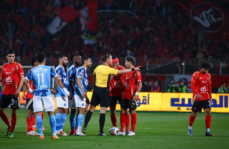 صراع محتدم بينهما على اللقب.. إليك المباريات المتبقية للأهلي وبيراميدز في الدوري المصري