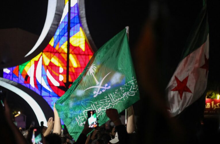 بينهم من شكر محمد بن سلمان.. لاعبون سوريون يتفاعلون مع قرار رفع العقوبات
