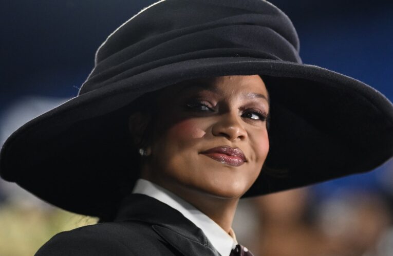 ريانا تُعلن عن أغنية جديدة لها لفيلم “السنافر”