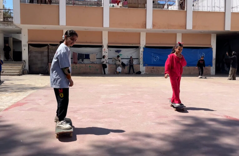 فتيات صغيرات يواصلن التزلج في غزة رغم الحرب والجوع.. وهذه رسالتهن