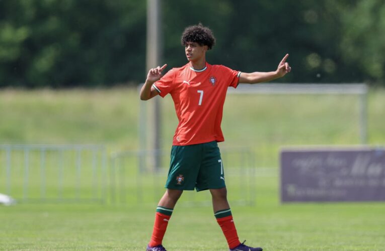كيف تفاعل رونالدو مع فوز ابنه بأول بطولة بقميص منتخب البرتغال؟