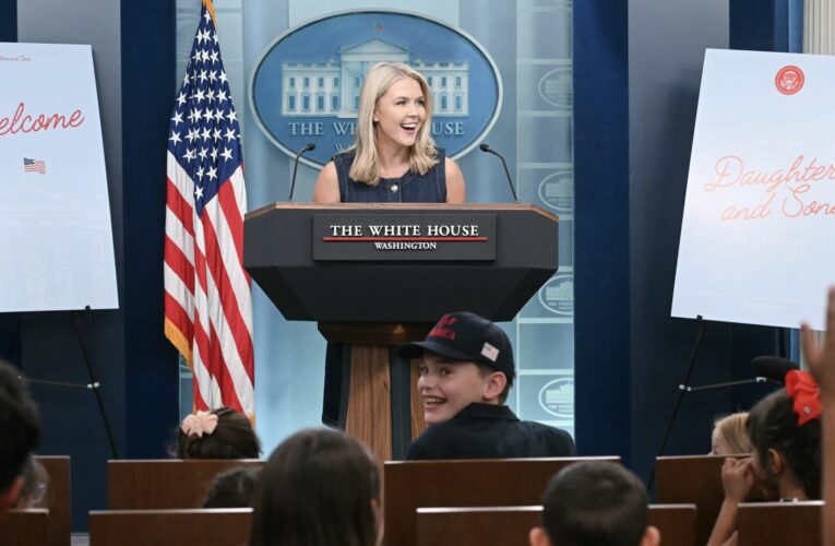 فيديو المتحدثة باسم البيت الأبيض تجيب أطفال بإحاطة خاصة في “يوم اصطحاب ابنائنا وبناتنا إلى العمل”
