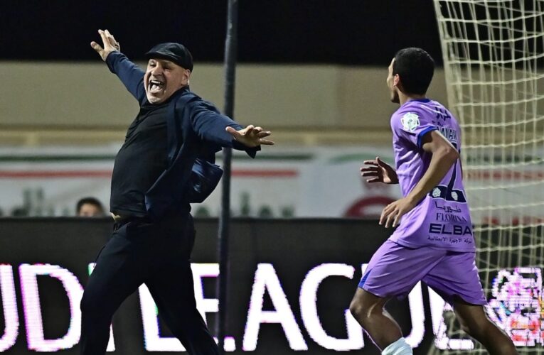 بن زكري يعيد احتفاله “الجنوني” بعد ضمان فريقه البقاء في الدوري السعودي