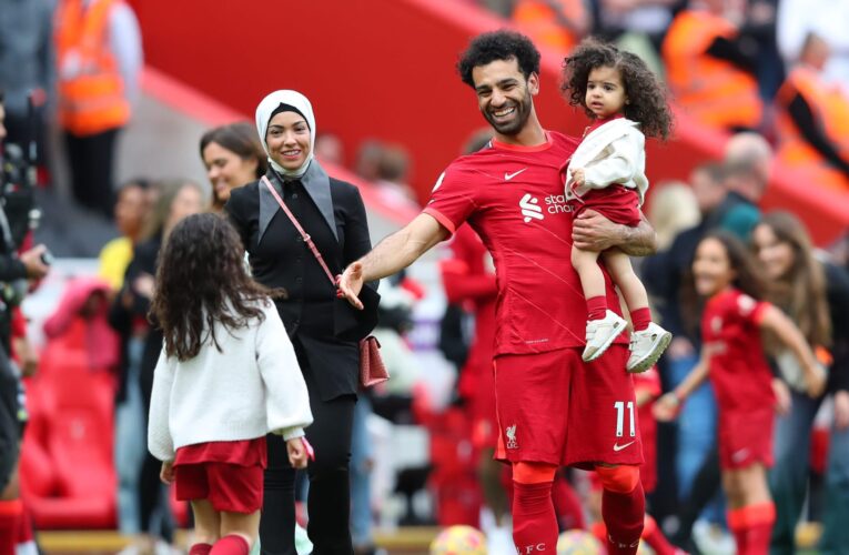 ظهور مكة وكيان مع صلاح في ممر شرفي للاعبي ليفربول يثير تفاعلاً