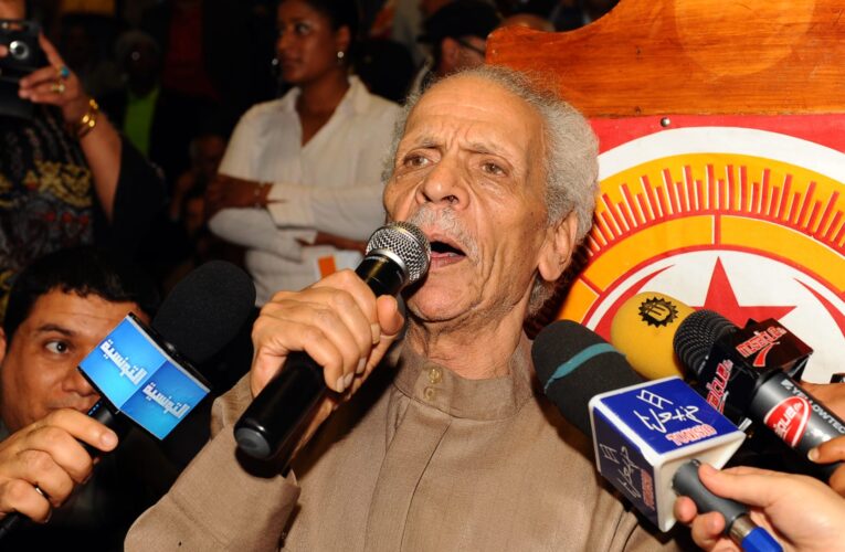 مصر.. تصاعد الخلاف بين محمد الباز وابنة الشاعر الراحل أحمد فؤاد نجم