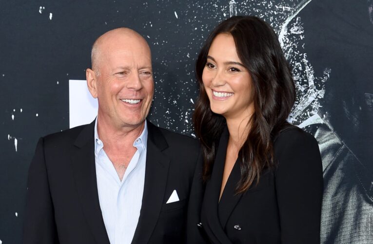 عائلة بروس ويليس توجه رسائل مؤثرة حول الآباء الذين يعانون المرض