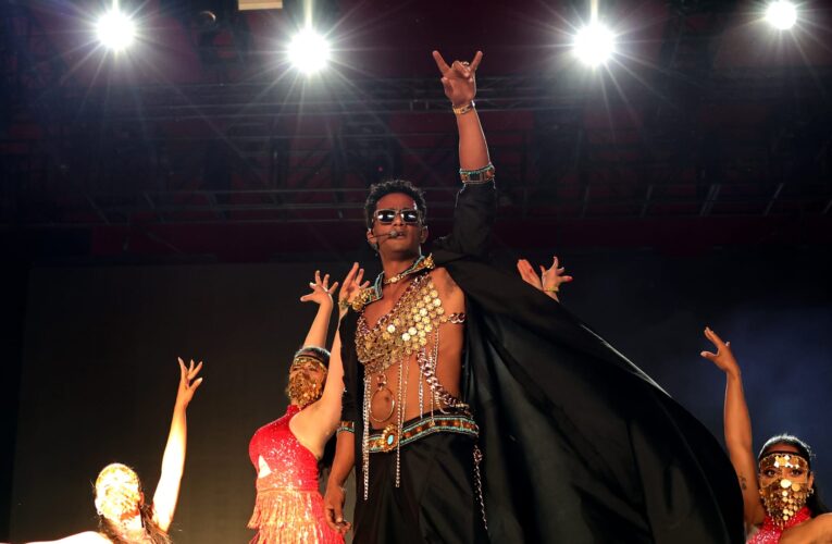 “الصواريخ بتعدي فوق روسنا زي الحمام الزاجل”.. محمد رمضان يعتذر عن حفله في أمريكا بطريقة طريفة