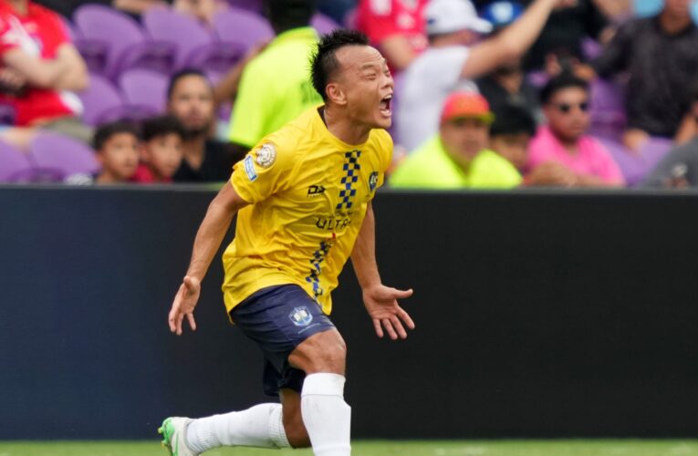 واقعة “غريبة” في مونديال الأندية.. لاعب أوكلاند سيتي يتشاجر مع طبيب الفريق لهذا السبب