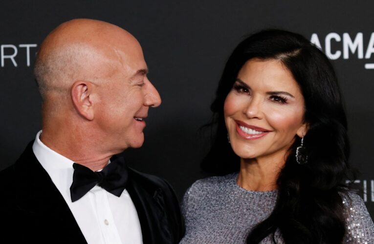 قبل زفافهما المُرتقب.. من هي لورين سانشيز خطيبة جيف بيزوس؟
