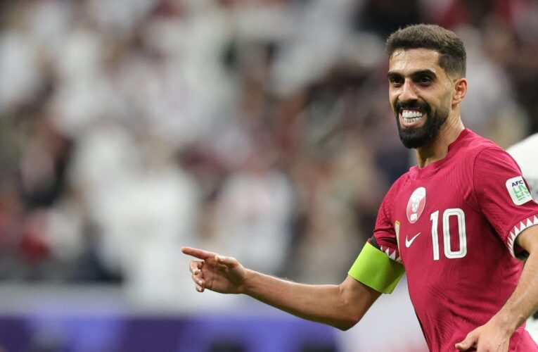 بعد أكثر من عام على اعتزاله الدولي.. الهيدوس يعود إلى قائمة منتخب قطر لهذا السبب