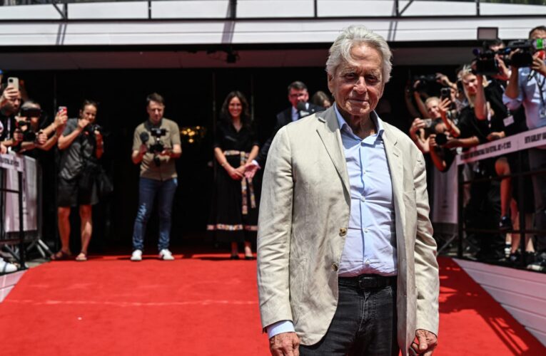 مايكل دوغلاس يعلن أنه لا يخطط للعودة إلى التمثيل