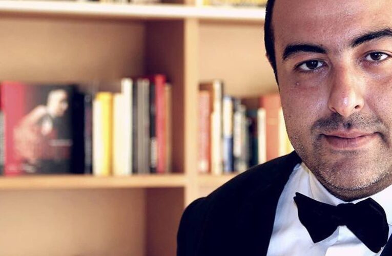 قدّم أفلاماً ومسلسلات ناجحة على مدى عقدين.. وفاة المخرج المصري سامح عبدالعزيز عن عمر يناهز 49 عامًا