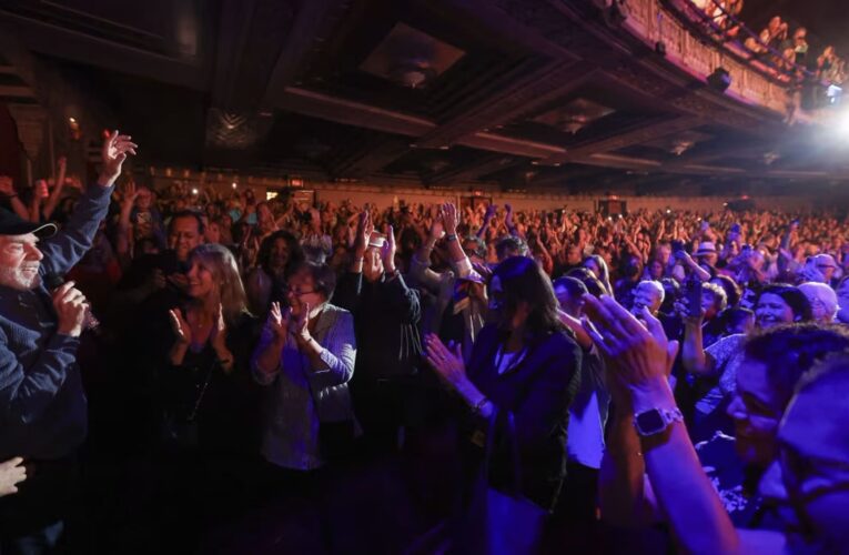 مفاجأة سارة من نيل دايموند للجمهور بعد سنوات على إعلان اعتزاله بسبب المرض