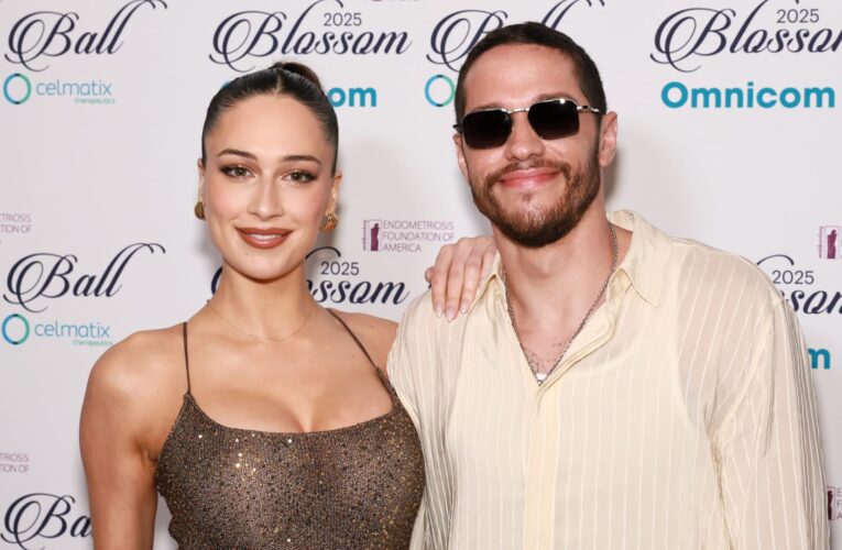 بيت ديفيدسون ينتظر مولوده الأول من شريكته إلسي هيويت