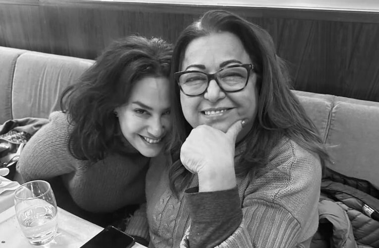 “كيف يدور العالم بدون أمّ؟”.. هند صبري ترثي والدتها بكلمات مؤثرة بعد أيام على رحيلها